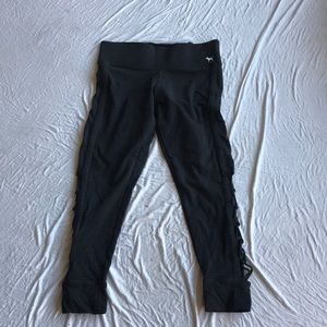 Grey crisscrossing detail up the sides